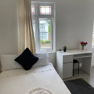 Modern Furnished Studio Homestay
