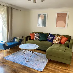 Holiday home Stunning 3 Bedroom Family House In London, Private Parking And Garden, With Great Transport Links To London, The Excel Centre, Canary Wharf, The O2! United Kingdom